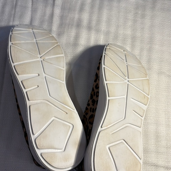 2/$30 Steve Madden Slip on Cheetah print sneakers size 10 - Picture 11 of 11